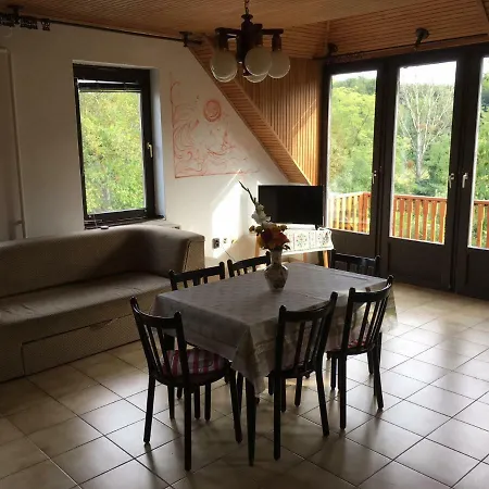 Var-lak Vendeghaz Penzion Csesznek