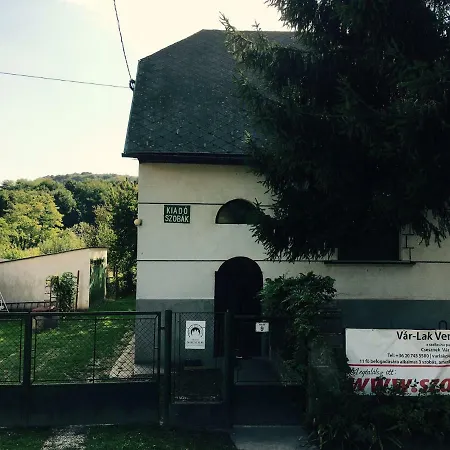 Var-lak Vendeghaz Penzion *