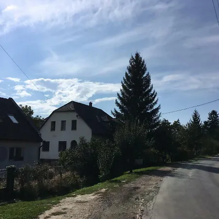 Var-lak Vendeghaz Csesznek