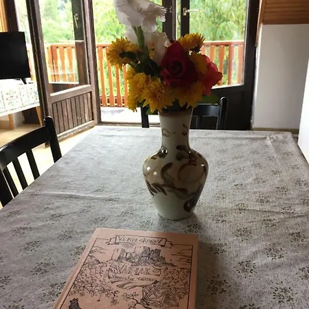 Var-lak Vendeghaz * Csesznek