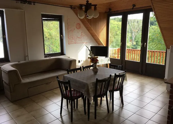 Var-lak Vendeghaz Guest house Csesznek