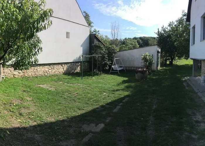Var-lak Vendeghaz * Csesznek