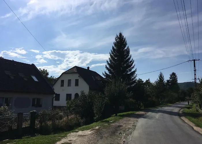 Var-lak Vendeghaz Csesznek